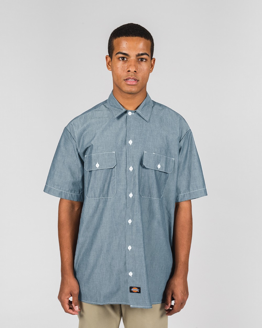 RELAXED FIT SHORT SLEEVE CHAMBRAY SHIRT